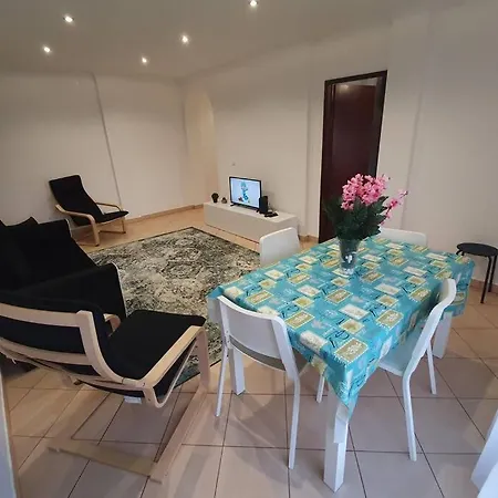 Lovely 2-Bedroom Flat With Free Parking Apartment Caldas Da Rainha