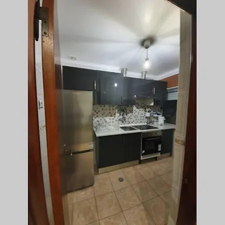 Lovely 2-Bedroom Flat With Free Parking Apartment *