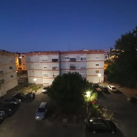 Lovely 2-Bedroom Flat With Free Parking Apartment