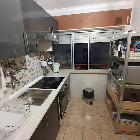 Apartment Lovely 2-Bedroom Flat With Free Parking *